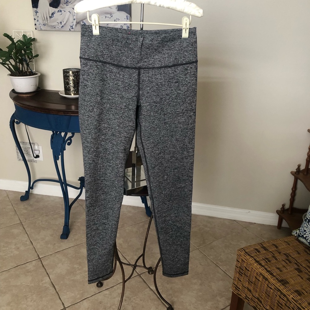 Victoria’s Secret VSX Sport M Leggings / Yoga Pants
